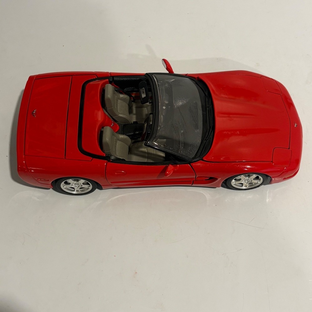 Maisto 1:18 1997 Chevrolet Corvette C5 Convertible Red Diecast Model Car